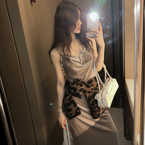 Single velvet dress