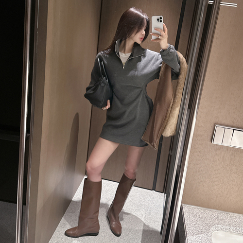 Woman zipper line dress