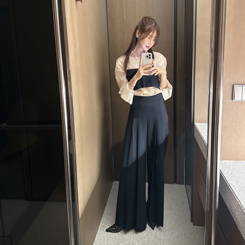Symbol pleats pants