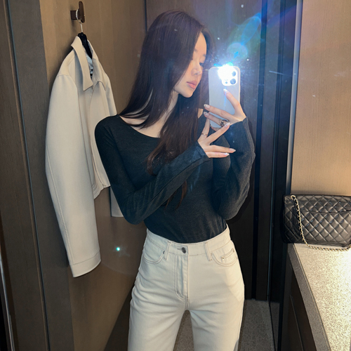 Tgether U-neck tee