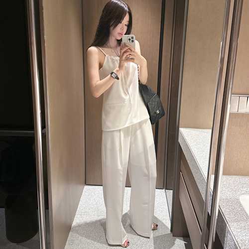 Verro pin-tuck pants