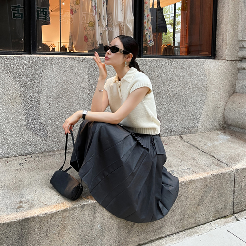 Gentle collar knit