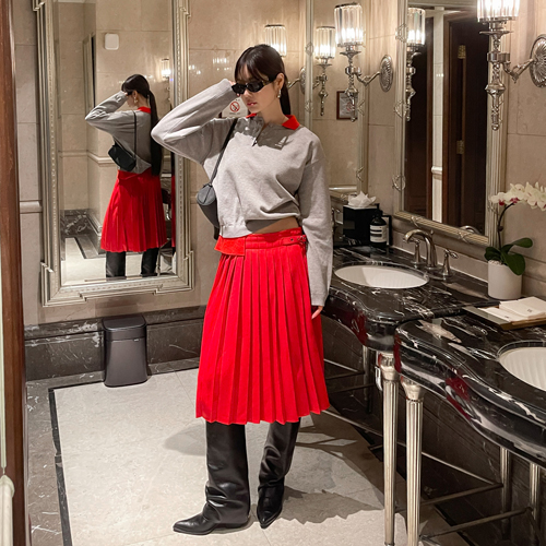 Conver buckle pleats skirt