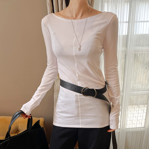 U-neck long sleeve tee