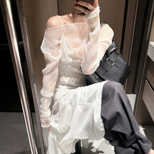 Moon see-through high-neck tee