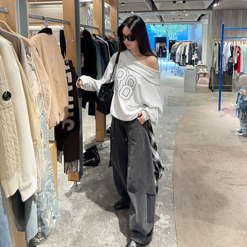 88 off-shoulder tee