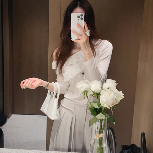 Brad ruffle off neck tee