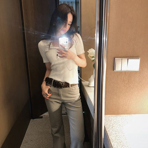 Calling button collar tee