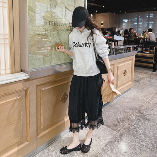 Cele lettering hood tee