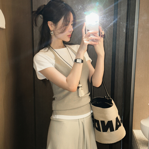 Slim-fit line tee