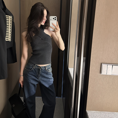 Cross knit sleeveless