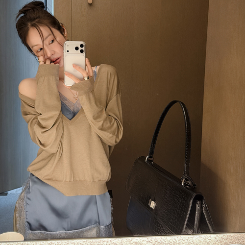 Simply loose-fit deep V knit